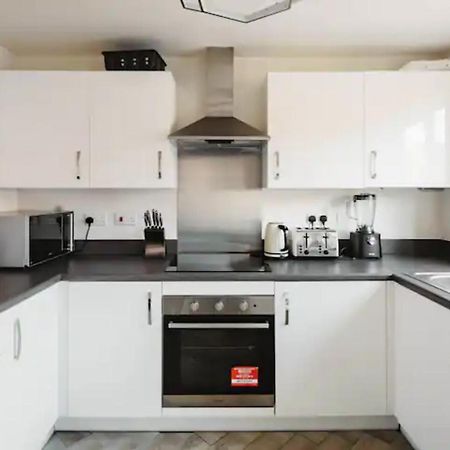 Stunning Private Room In A Home - Bathroom & Parking! Salford  Luaran gambar