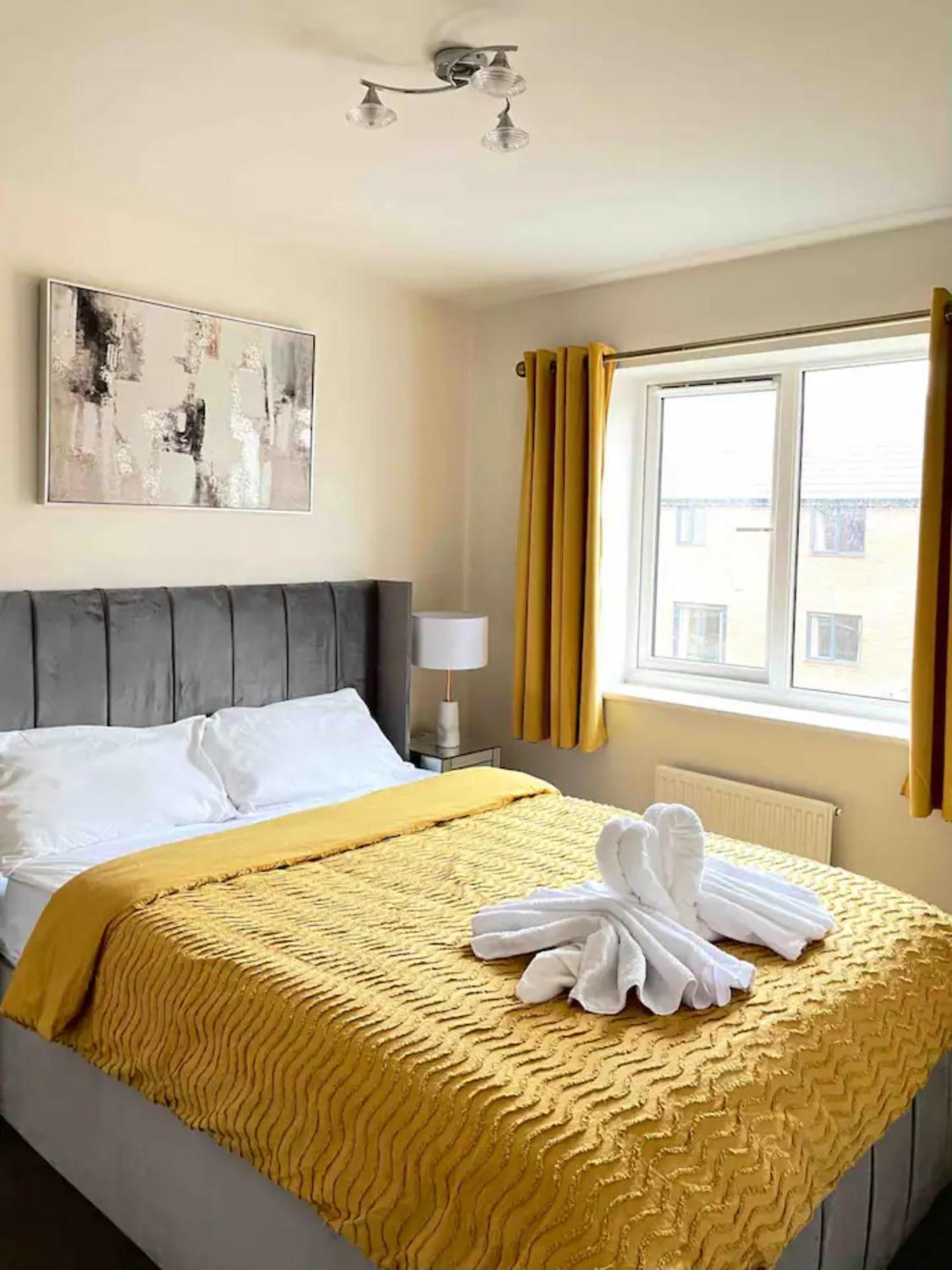 Stunning Private Room In A Home - Bathroom & Parking! Salford  Luaran gambar