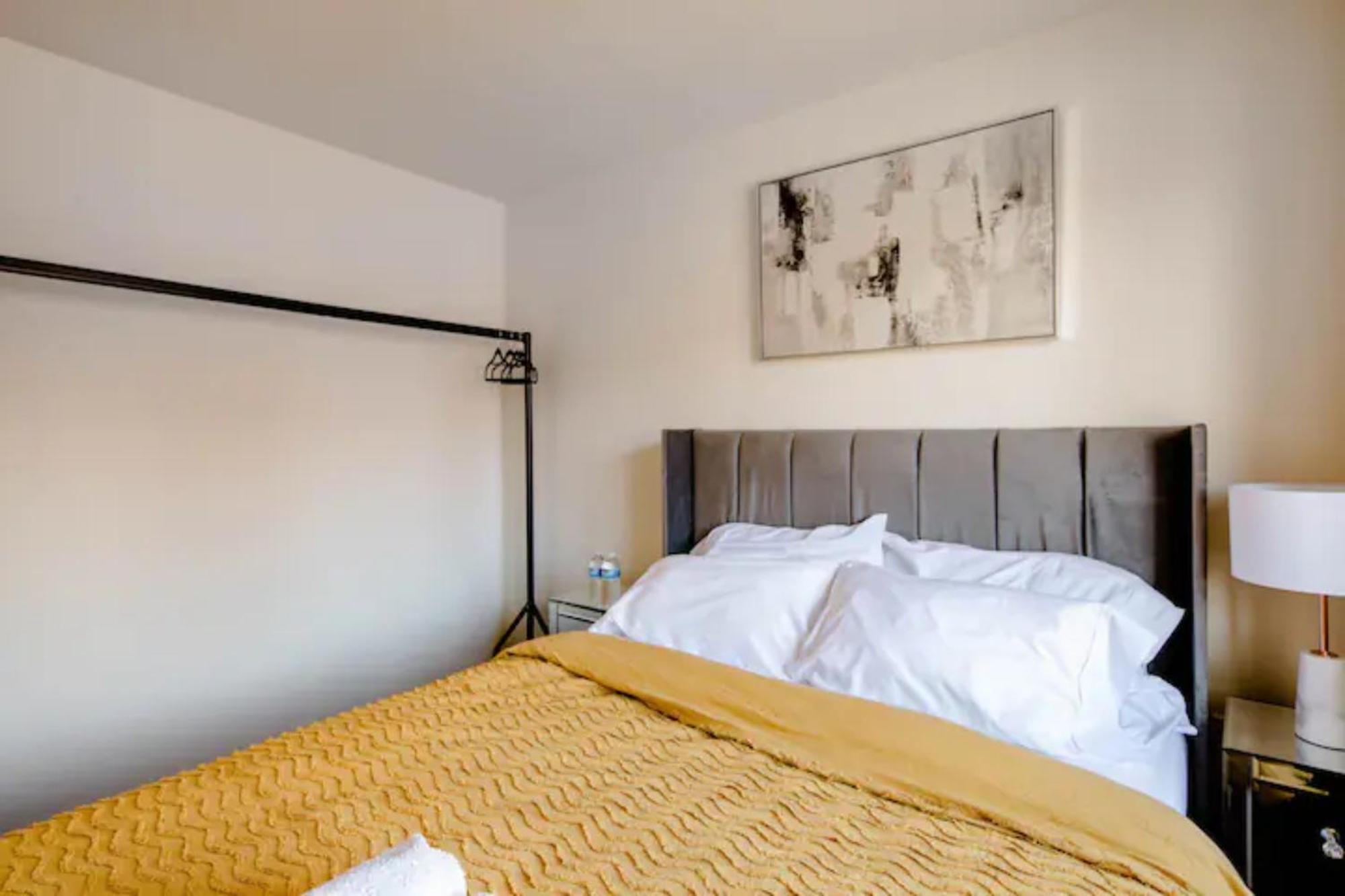 Stunning Private Room In A Home - Bathroom & Parking! Salford  Luaran gambar
