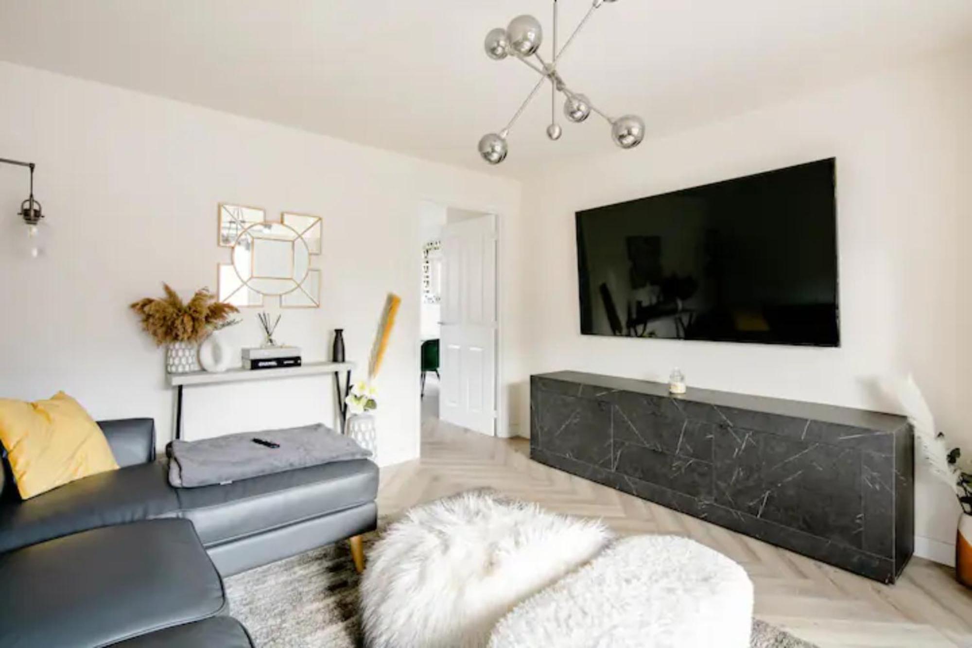 Stunning Private Room In A Home - Bathroom & Parking! Salford  Luaran gambar