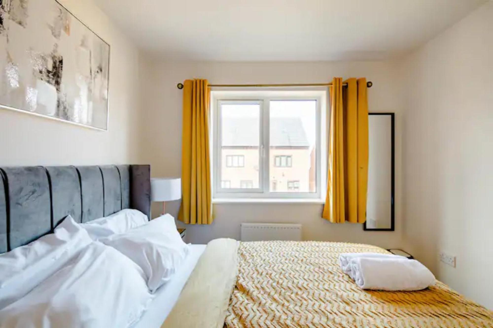 Stunning Private Room In A Home - Bathroom & Parking! Salford  Luaran gambar