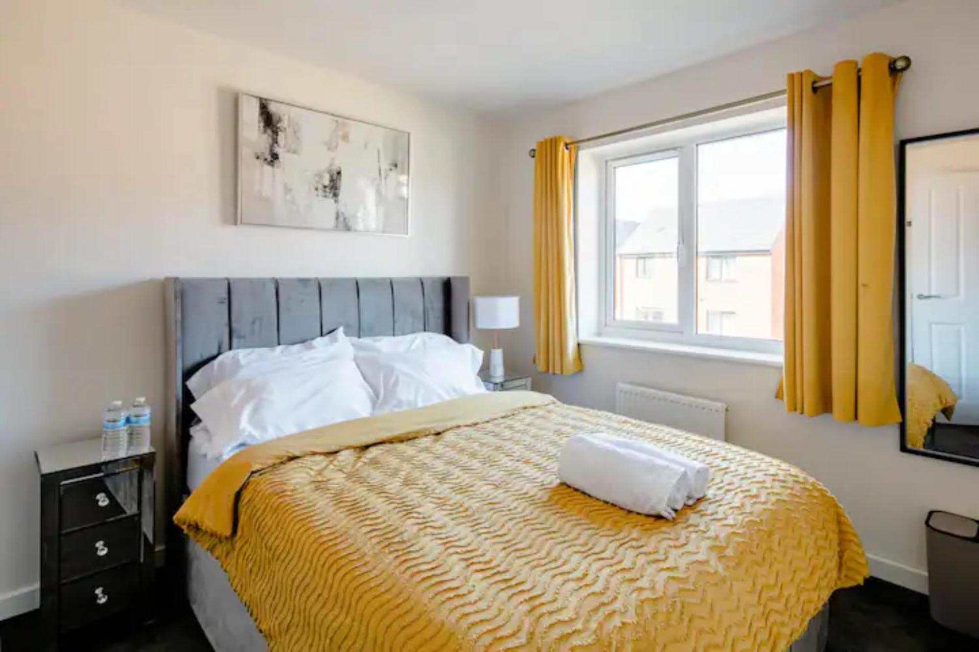 Stunning Private Room In A Home - Bathroom & Parking! Salford  Luaran gambar